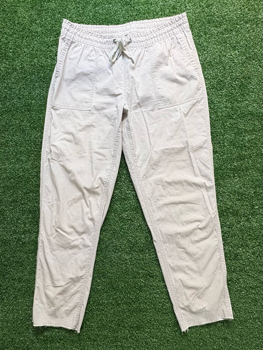 Vuori Ripstop Raw Hem Pants Womens Medium Khaki Ripstop Drawcord Stretch VW450